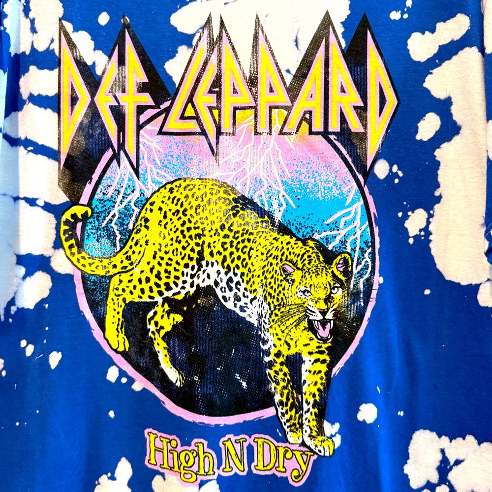 Def Leppard Graphic T-Shirt Blue Bleach Wash 80's Rock Band NEW Mens Small - Picture 2 of 4